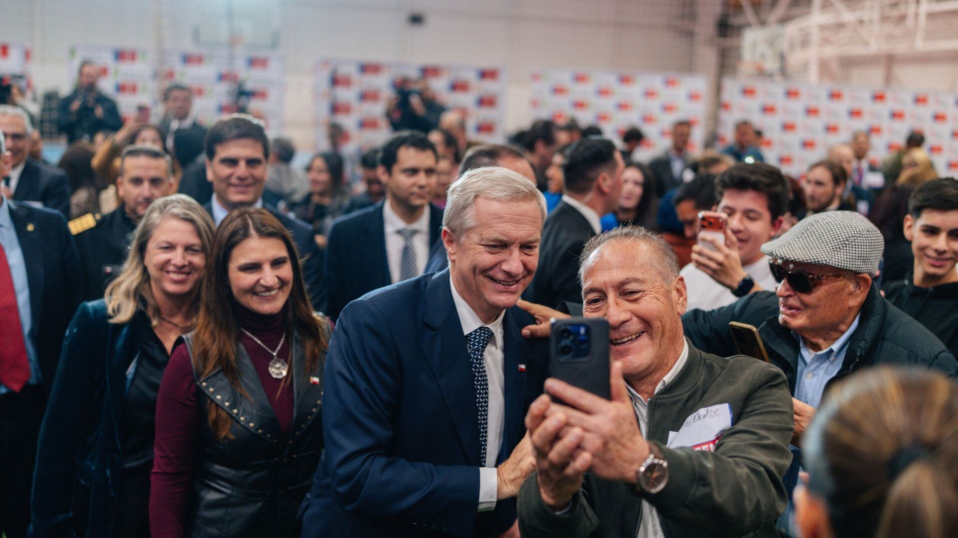 Efecto gabinete: Aprobación de José Antonio Kast sube 4 puntos tras su primer ajuste ministerial