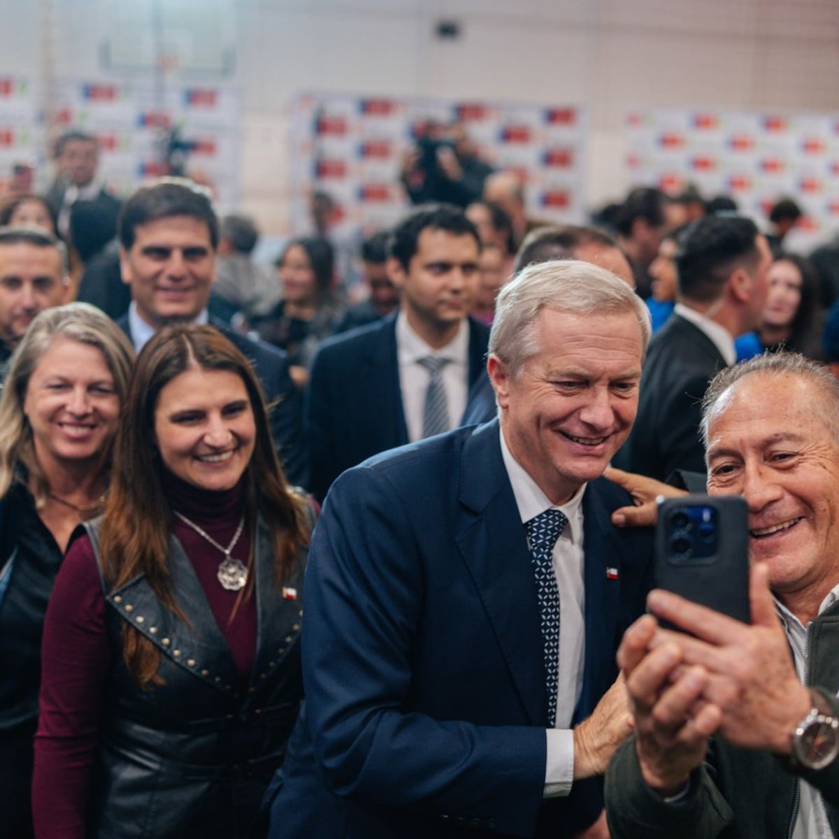 Aprobación de José Antonio Kast sube 4 puntos tras ajuste ministerial Aprobación de José Antonio Kast sube 4 puntos tras ajuste ministerial