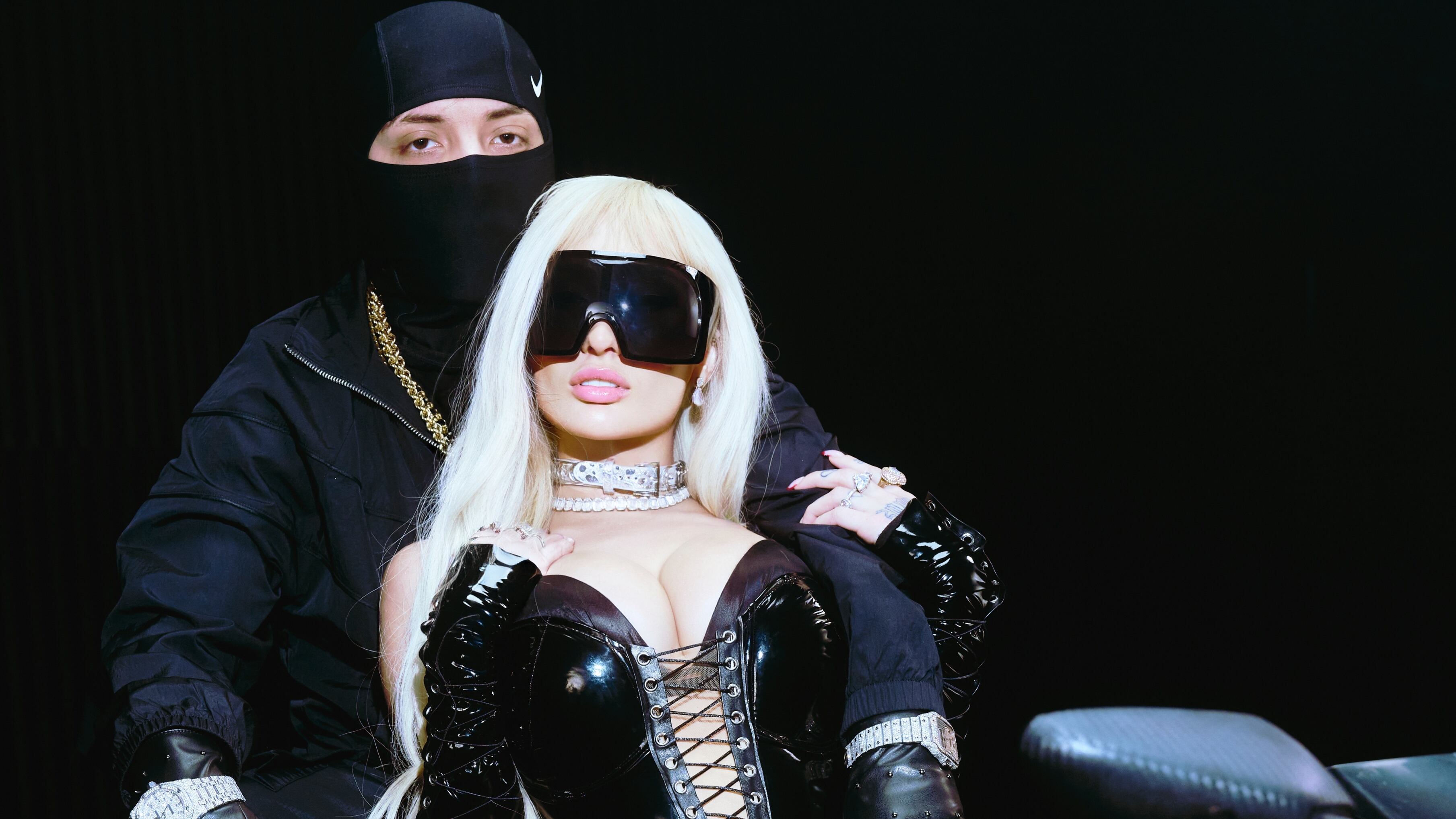 La artista chilena publicó un nuevo sencillo del género urbano, en esta ocasión, junto al cantante King Savagge.