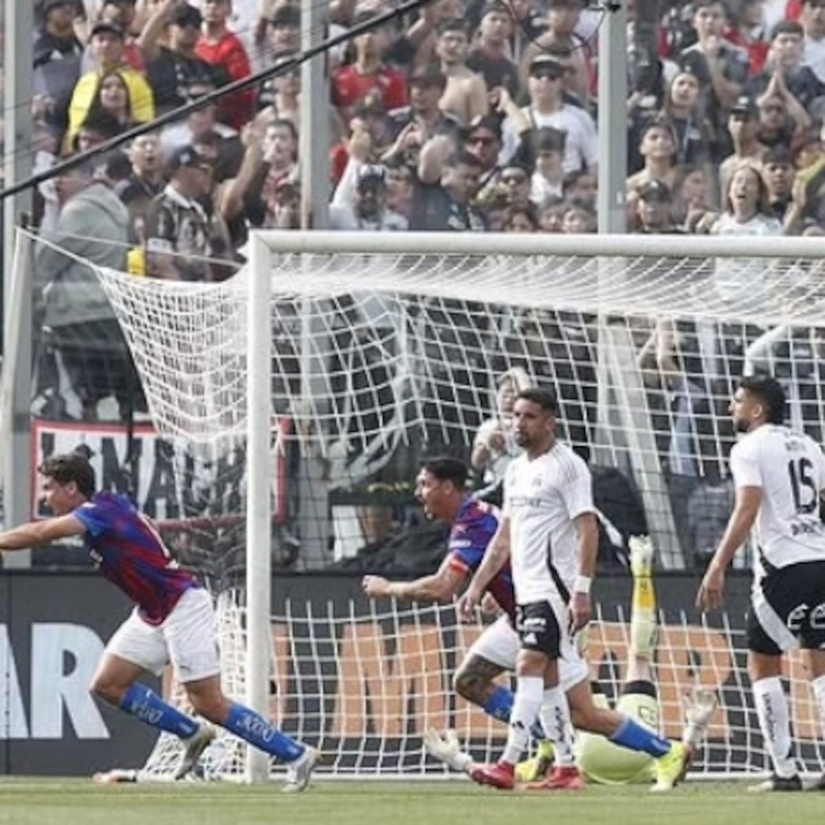 Colo Colo identifica barristas y aplica sanción por incidente en estadio Colo Colo identifica barristas y aplica sanción por incidente en estadio