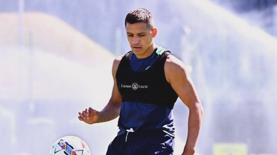 La prensa italiana aseguró que el delantero nacional se habría lesionado nuevamente y con eso retrasaría su esperado regreso a la cancha.