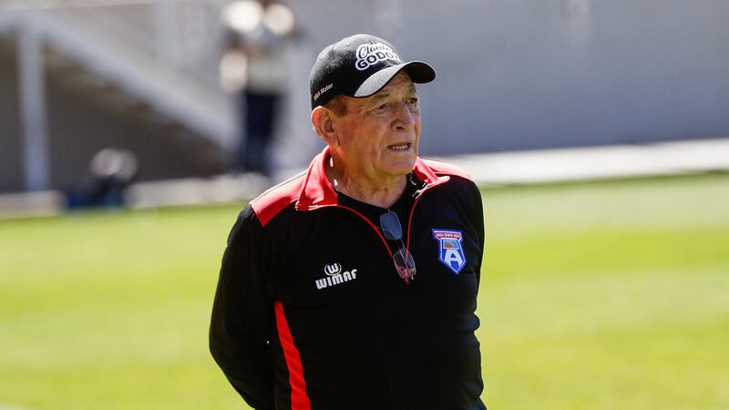 “Clavito” Godoy golpea la mesa ante el nuevo mazazo que sufrió la Roja Sub 17: “¿A dónde va la plata que reciben los clubes?”