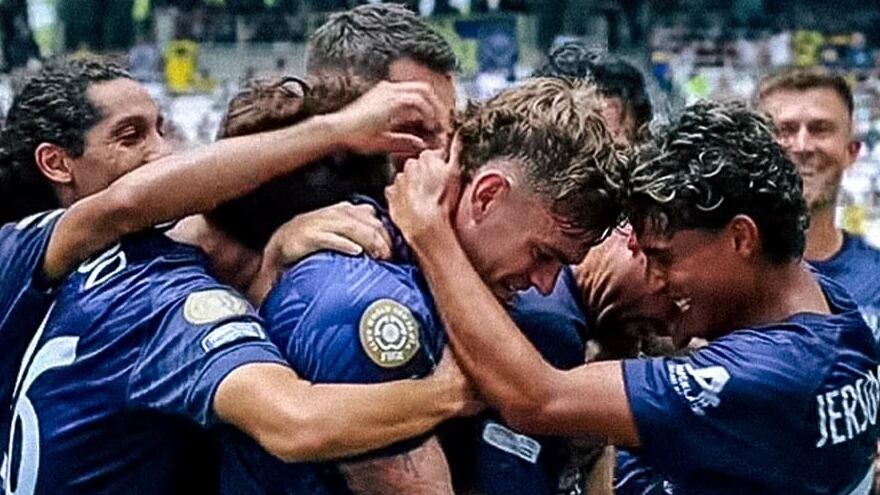 Tras el histórico empate conseguido ante Boca Juniors, varios futbolistas del club neozelandés revelaron sus anteriores trabajos antes de disputar el torneo internacional.