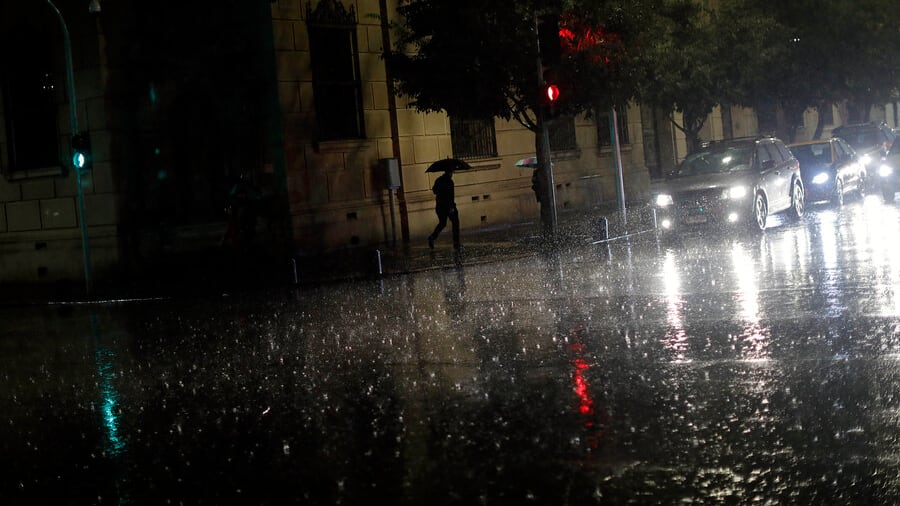 Lluvia en Santiago: Jaime Leyton anuncia nuevas precipitaciones para este martes en la capital