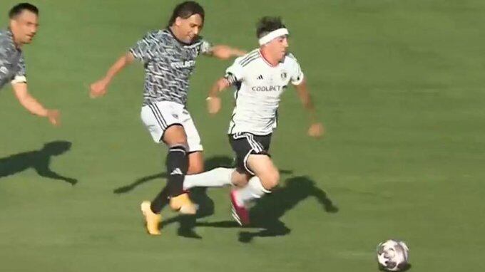 El momento del patadón de Sanhueza a Pailita