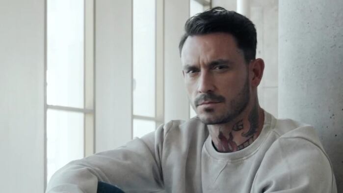 Según el diario Pulso, el factoring Primus Capital inició cuatro juicios ejecutivos en contra del exfutbolista y sus sociedades, por un monto cercano a los $500 millones.