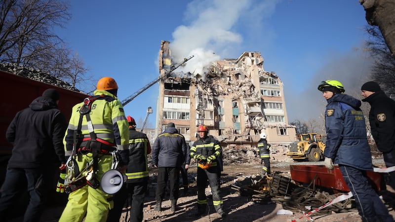 Bombardeo de Rusia mata a 20 personas en el oeste de Ucrania y obliga el despliegue de aviones polacos