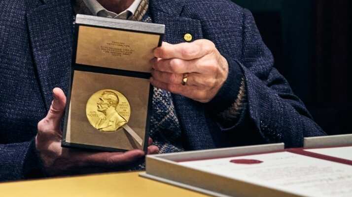 Imagen referencial de la medalla por el Premio Nobel.
