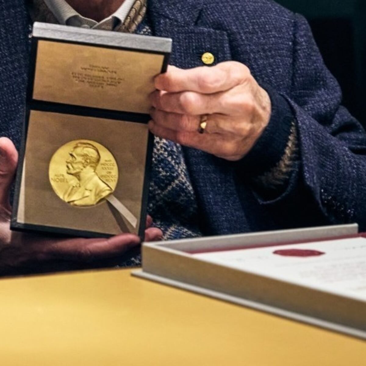 John Hopfield y Geoffrey Hinton ganan Nobel de Física por avances en IA John Hopfield y Geoffrey Hinton ganan Nobel de Física por avances en IA