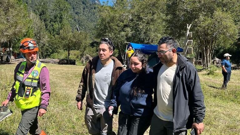 Construyó una choza con ramas: Así sobrevivió Javiera Coña tras cinco días perdida en Cochamó