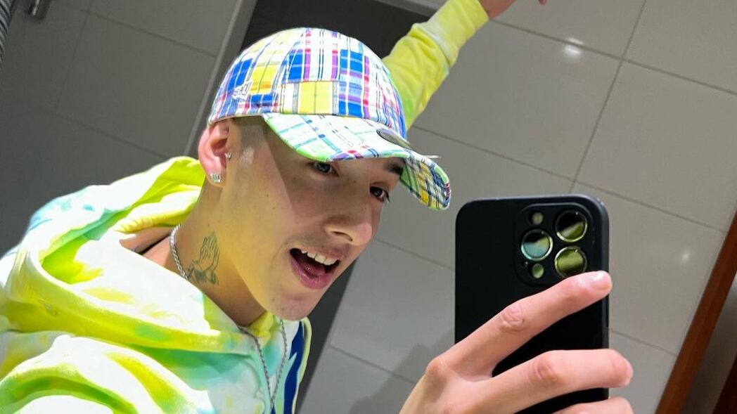 El cantante urbano mostró el resultado final de la cirugía estética que se realizó a mediados de agosto en su nariz.