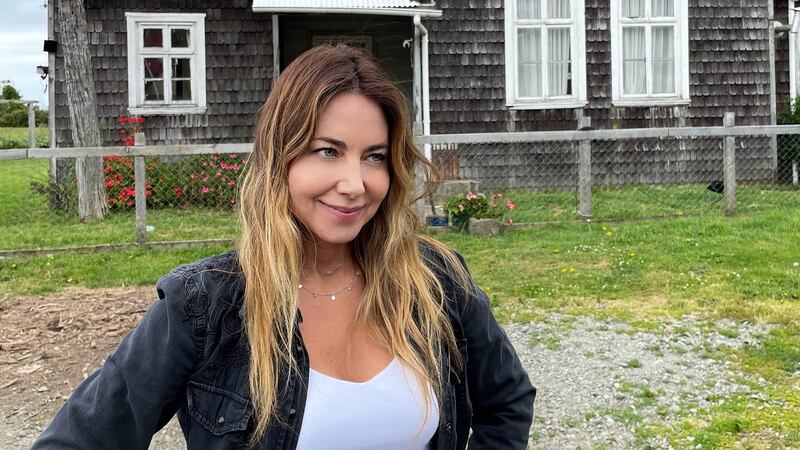 “Te pasaste”: Mónica Godoy dejó la grande en redes sociales al revivir a icónico personaje de teleserie de hace 25 años