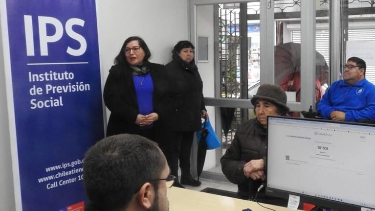 Entre los bonos que ofrece el Estado a los ciudadanos chilenos están el del Trabajo a la Mujer, el de Asignación Maternal, el Subsidio al Empleo Joven y la Pensión Garantizada Universal (PGU).