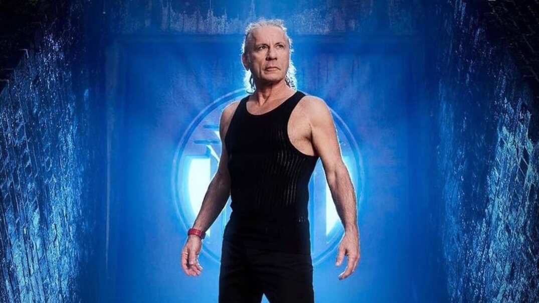 Es considerado como uno de los mejores vocalistas de heavy metal.