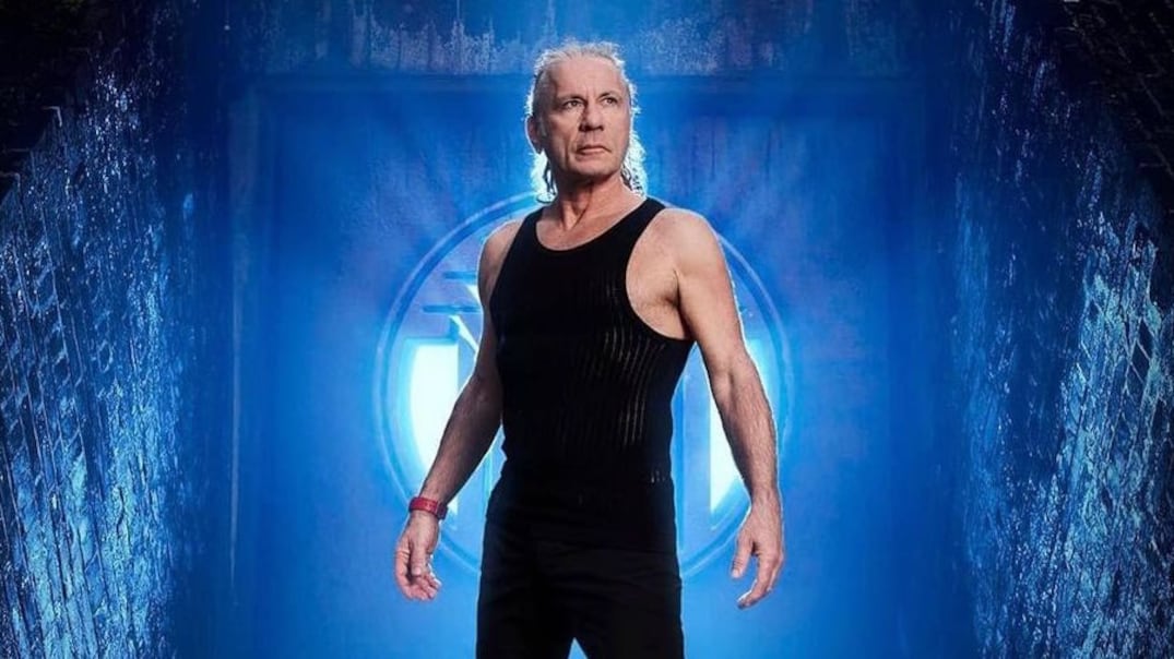 Es considerado como uno de los mejores vocalistas de heavy metal.