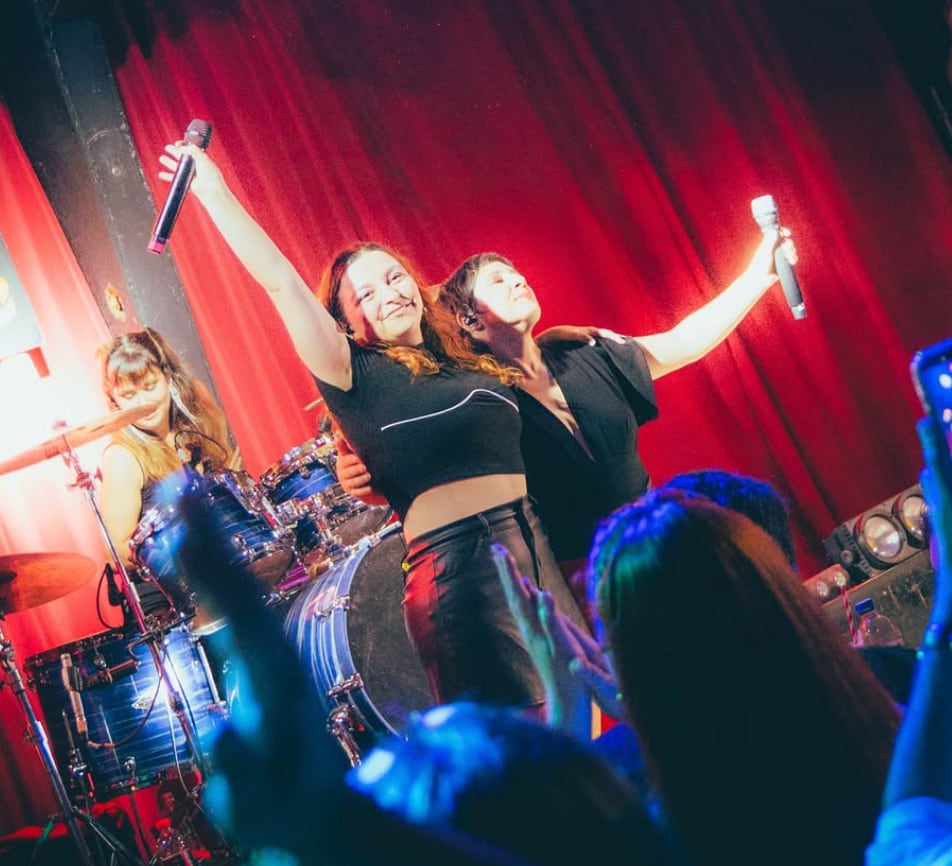 Supernova alza la voz: Críticas al Gobierno en pleno REC 2026