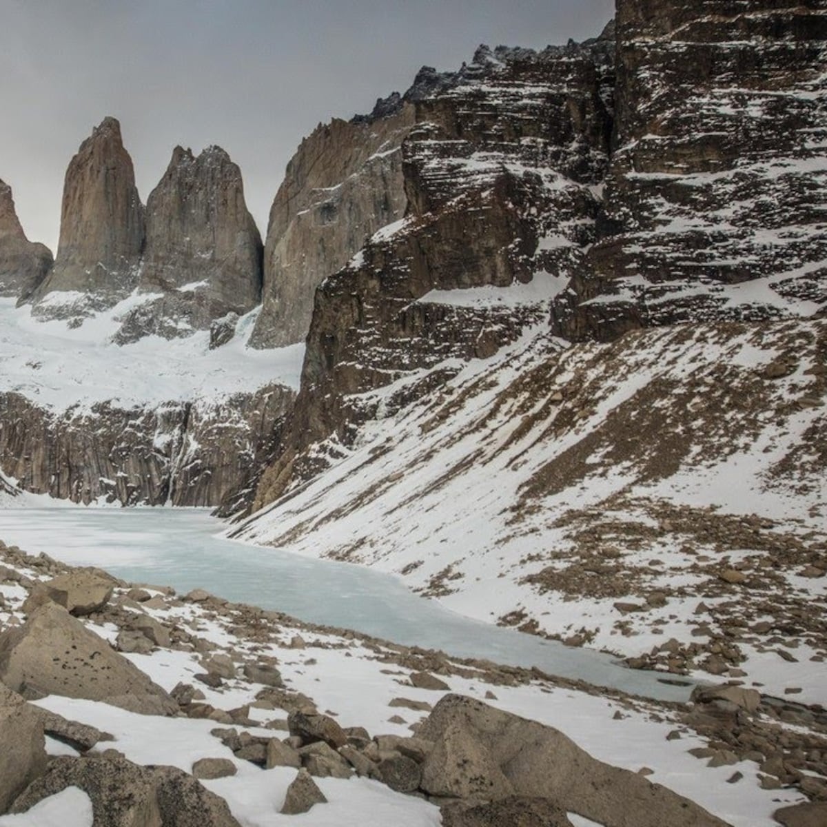 Segunda víctima fatal y siete turistas desaparecidos en Torres del Paine Segunda víctima fatal y siete turistas desaparecidos en Torres del Paine