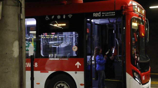 Delincuente intentó robar a pasajera y murió atropellado tras lanzarse desde bus RED en movimiento