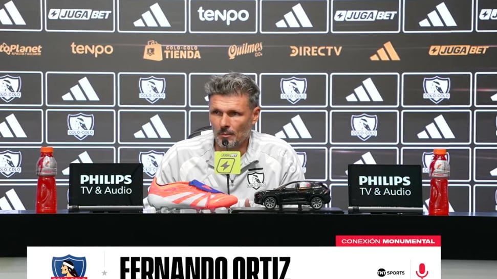 Fernando Ortiz encabezó una tensa conferencia de prensa en la previa del duelo de Colo Colo y Audax Italiano