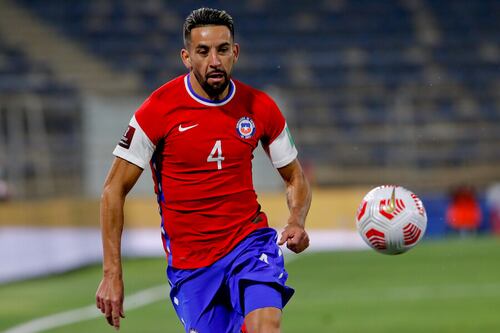 Mauricio Isla: “Hay que terminar las eliminatorias, para que se acabe ya la Generación Dorada”