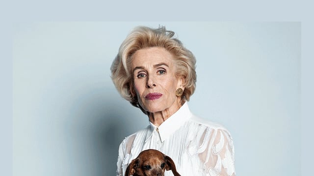 Su estampa era sinónimo de glamour, elegancia y lo más graneado de la socialité nacional. Tas fallecer este lunes a los 90 años de edad, Mary Rose Mc-Gill será recordada como una de las primeras influencer del buen gusto y ser la invitada de honor en todo evento que se preciara de tal.
Madre de cuatro hijos y dos exmaridos, Mary Rose fue una importante gestora cultural, siendo la la presidenta de la Corporación Amigos del Teatro Municipal de Santiago, donde trabajó durante 12 años.