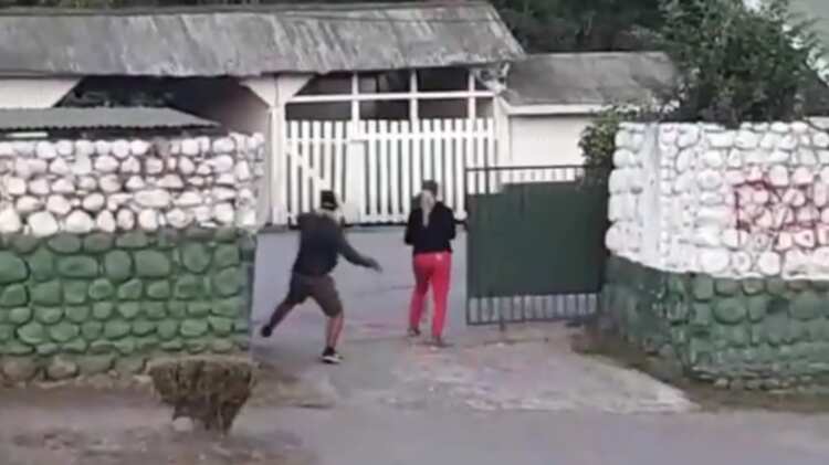 Con un carabinero dado de baja y un sumario administrativo terminó una fiesta que incluyó el consumo de alcohol al interior de la Quinta Comisaría de Panguipulli, región de Los Ríos.
En específico, el funcionario fue apartado de las filas tras intentar conducir un vehículo en estado de ebriedad.