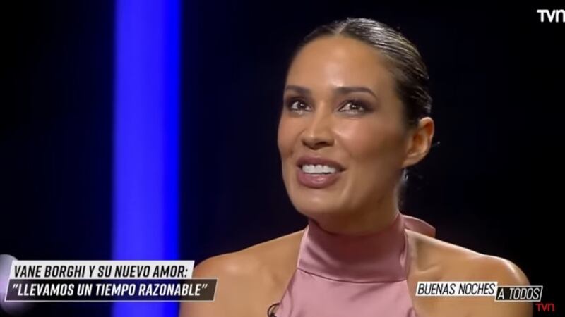 La modelo argentina acusó en "Buenas noches a todos" que el programa de Chilevisión "Podemos hablar" le hizo una "encerrona" al mostrar en pantalla a su nueva pareja sin su consentimiento.