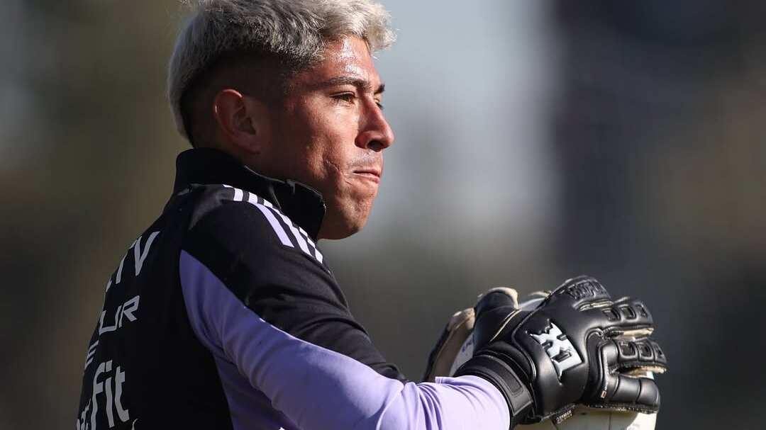 El automóvil del arquero de Colo Colo fue encontrado en el centro de Santiago.