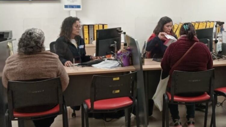 Las oficinas de ChileAtiende están disponibles de lunes a viernes, en horario de oficina, a lo largo del país.