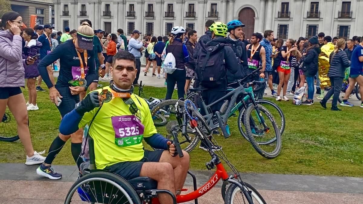 José Sandoval, funcionario de Gendarmería en el Maratón de Santiago