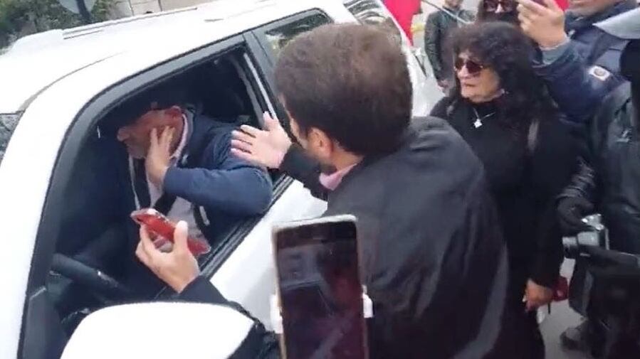 Pancho Malo increpa al senador Pablo Macaya