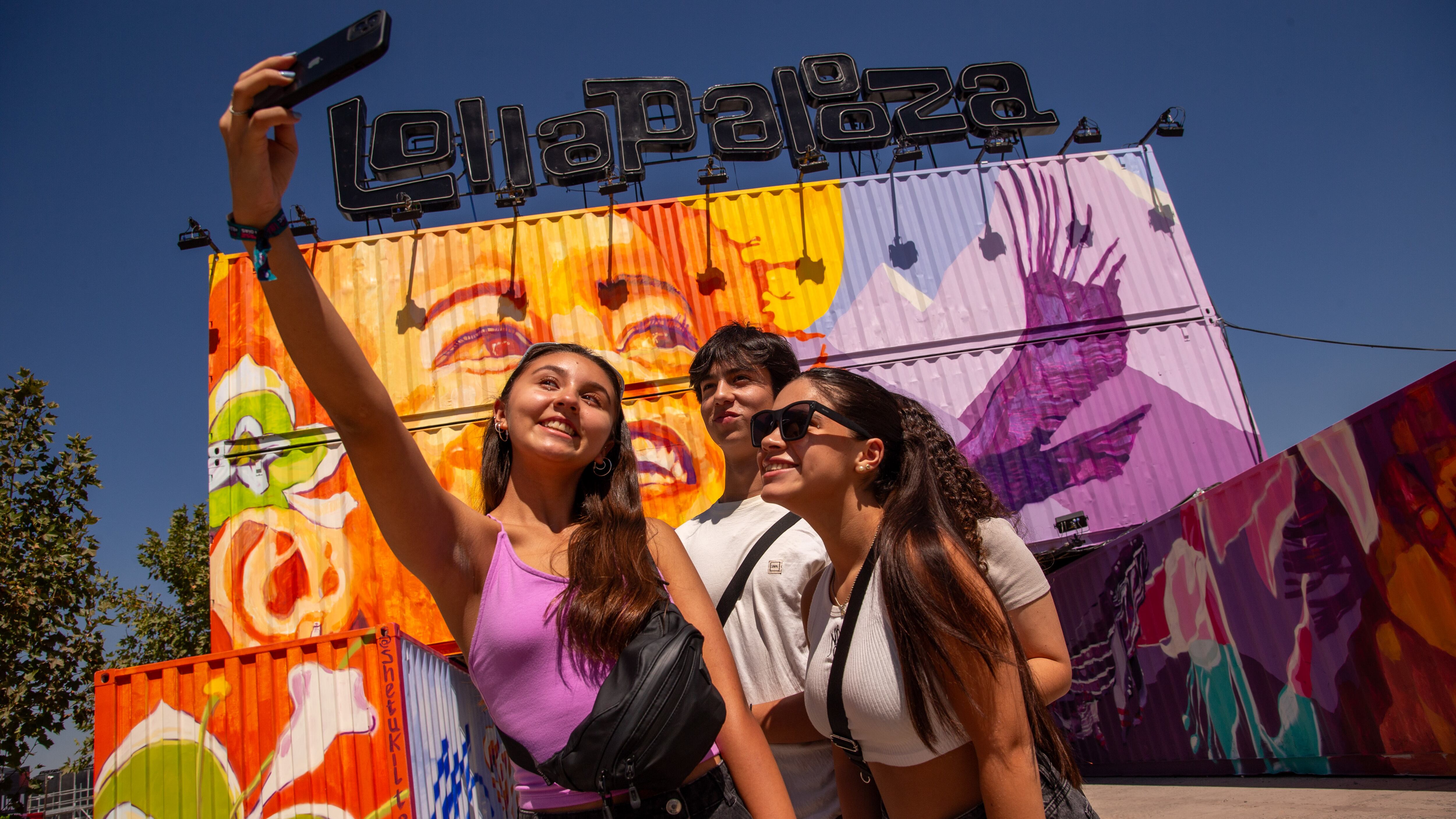 Mejores fotografías de Lollapalooza 2024 | 15 DE MARZO 2024 / SANTIAGO
Público asistente durante la primera jornada de Lollapalooza Chile 2024, realizado en el Parque Bicentenario de Cerillos
FOTO: BASTIAN CIFUENTES ARAYA / AGENCIAUNO