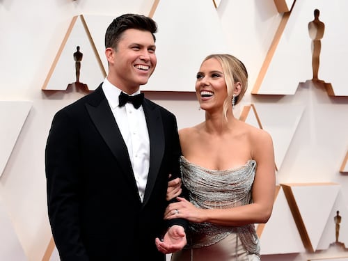 Scarlett Johansson y Colin Jost asisten a la cena de corresponsales de la Casa Blanca de 2024