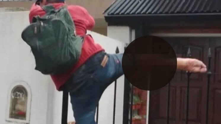 Delincuente quedó atrapado en reja