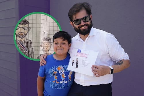 “Hola, señor Boric”: niño conmueve al presidente con carta escrita a mano en Lo Espejo
