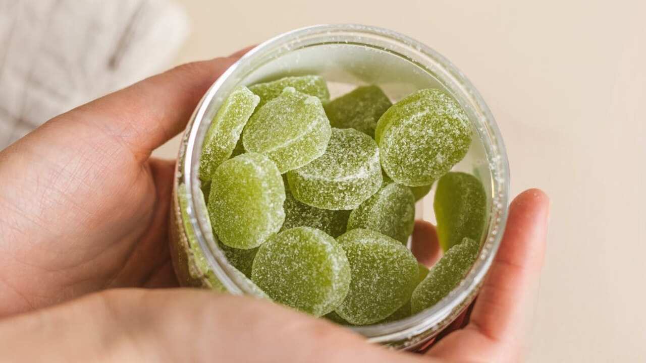 Detienen a estudiante por vender gomitas con marihuana en colegio de Valparaíso: varios alumnos resultaron intoxicados