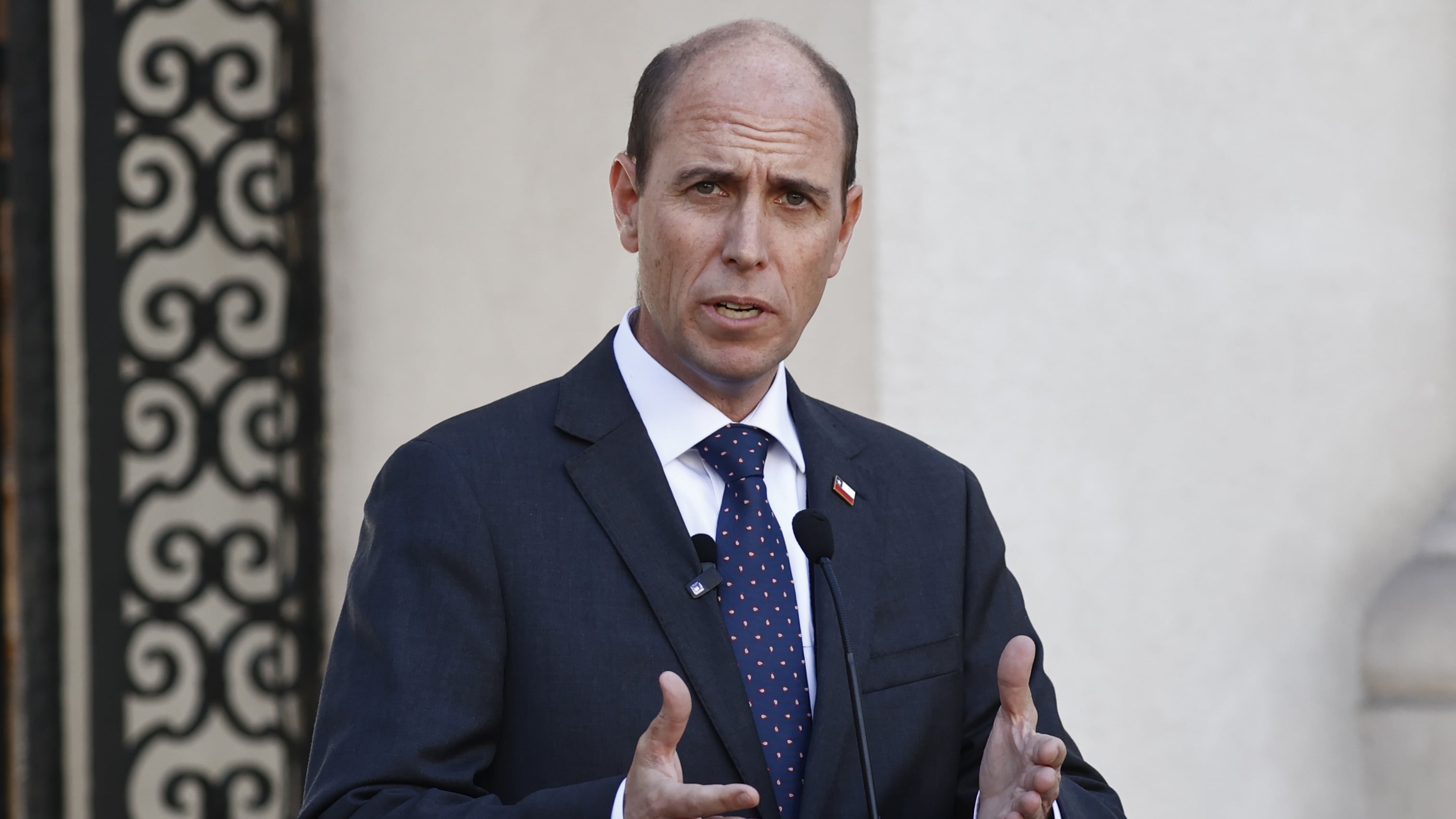 Remezón en el Ministerio de Seguridad: Ministro Arrau pide la salida de dos subsecretarios