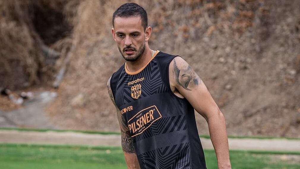 La prensa deportiva ecuatoriana se burló de la oferta económica que hizo la U a Barcelona de Guayaquil por el delantero uruguayo.