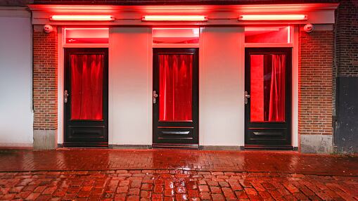 Hombre tenía enorme deuda en un burdel y fingió ser extorsionado para que su familia le ayude a paga