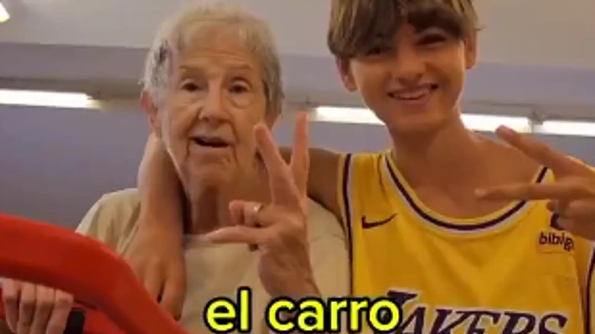 Un momento único entre abuela y nieto