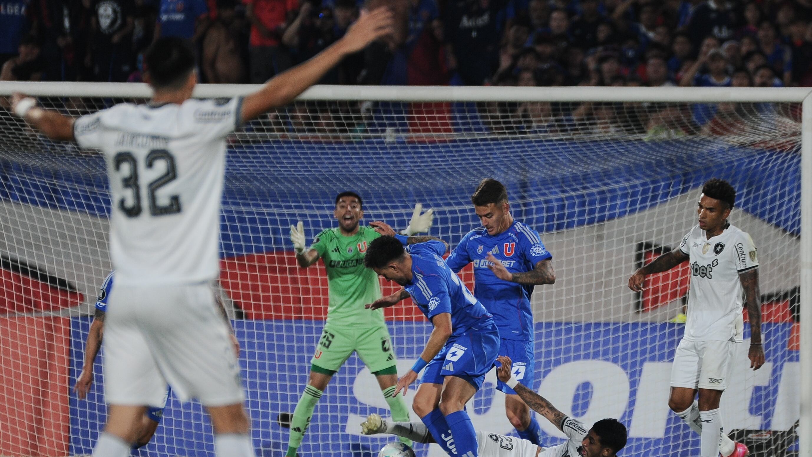 El cuadro universitario enfrentará desde las 20:30 horas al vigente campeón del torneo continental por uno de los cupos del Grupo A a los octavos de final de la Libertadores.