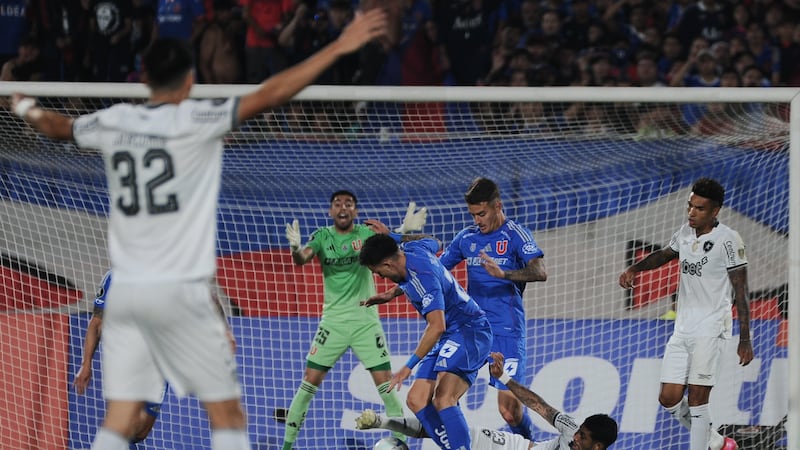 DT de Botafogo asegura que la U tendrá un planteamiento conservador en su duelo de Copa Libertadores: “Creo que aquí serán más defensivos”