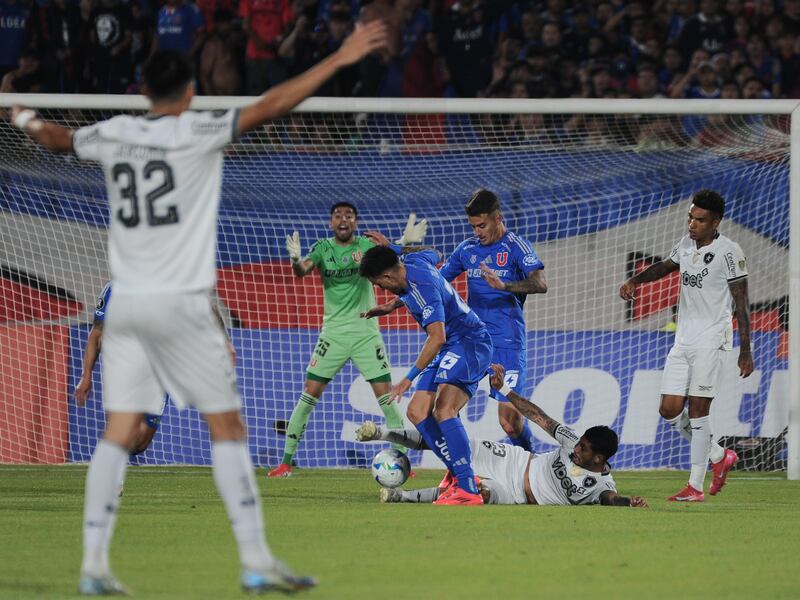 DT de Botafogo asegura que la U tendrá un planteamiento conservador en su duelo de Copa Libertadores: “Creo que aquí serán más defensivos”