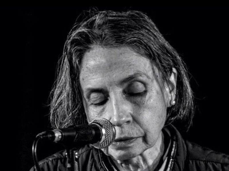 “Una gran referente”: destacan elección de poetisa Elvira Hernández como Premio Nacional de Literatura 2024