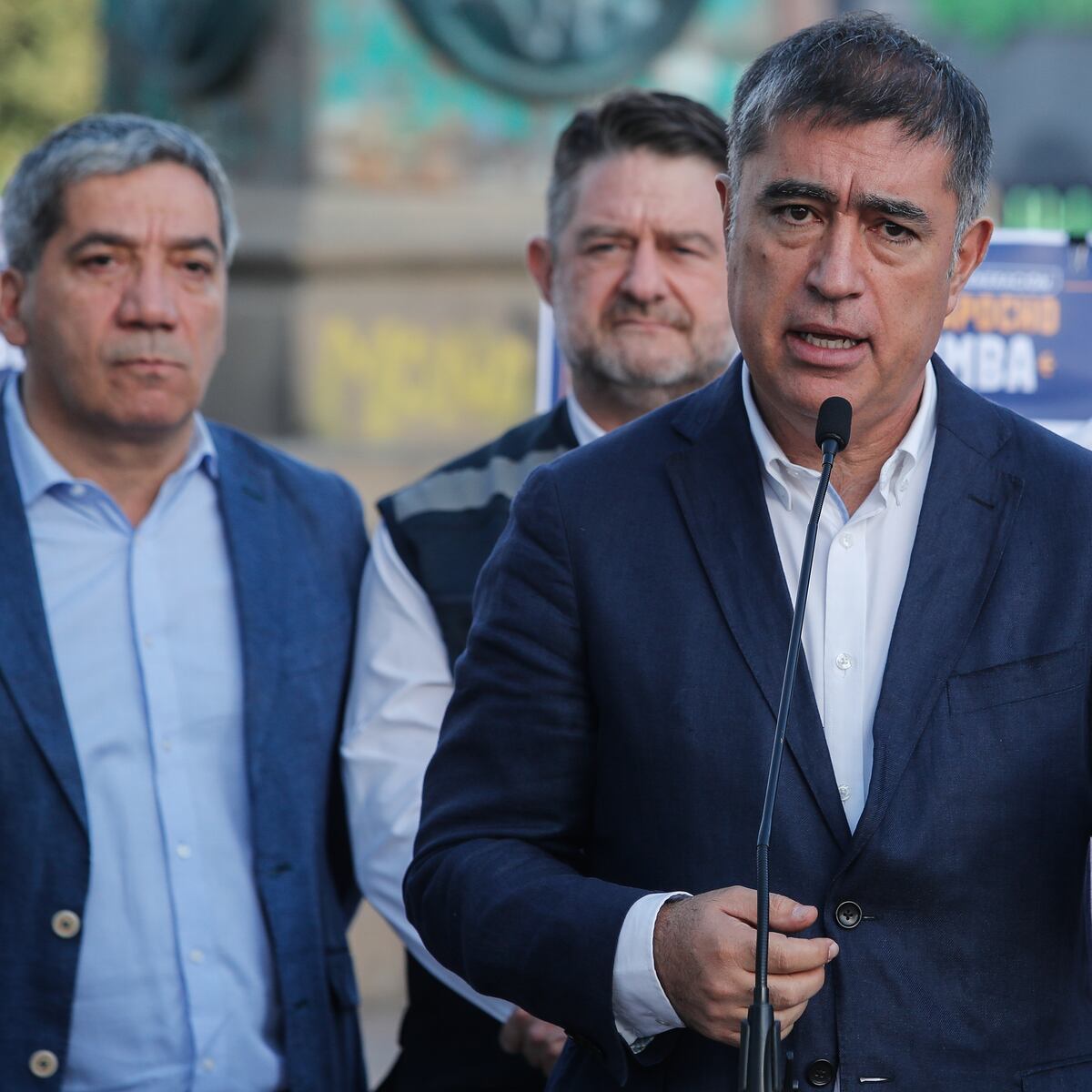 Desbordes denuncia mafia en Meiggs por comercio ilegal Desbordes denuncia mafia en Meiggs por comercio ilegal