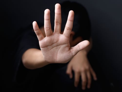 Ritual de horror: Padres abusaron de su hijo por recomendación de una “bruja”