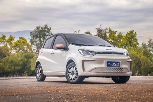 JAC ingresa en el mundo de la electromovilidad con el auto eléctrico más conveniente del mercado