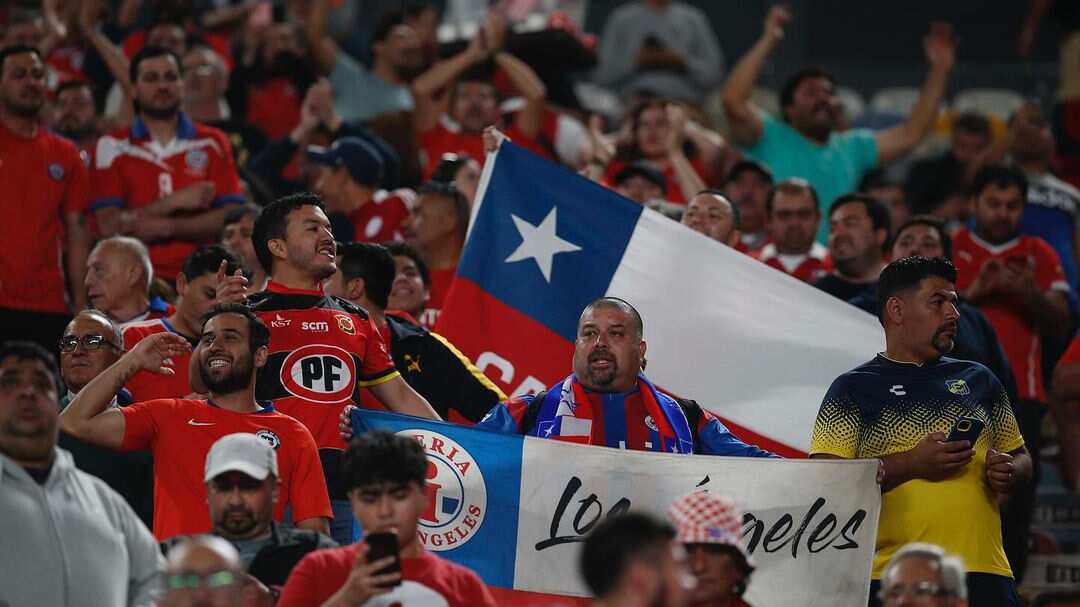 Hinchas de La Roja ante Perú