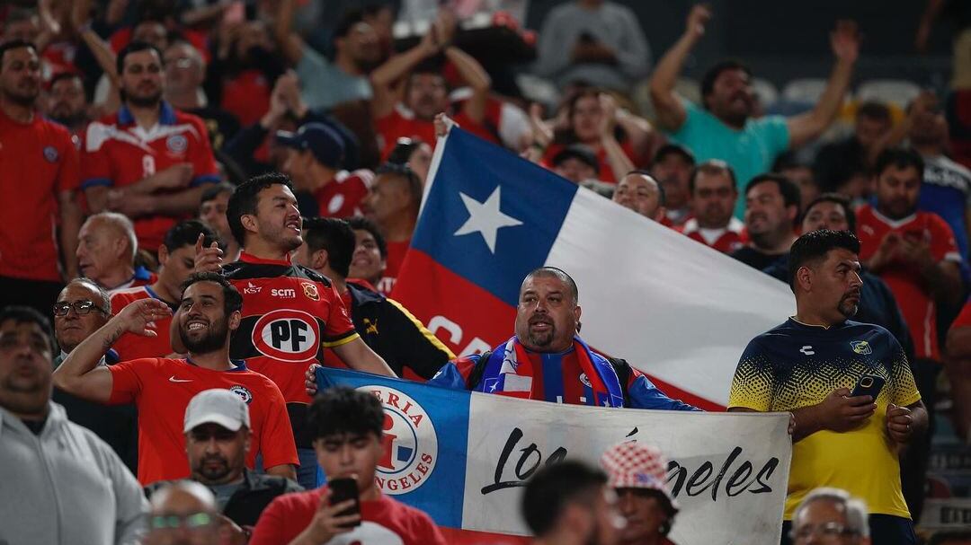 Hinchas de La Roja ante Perú