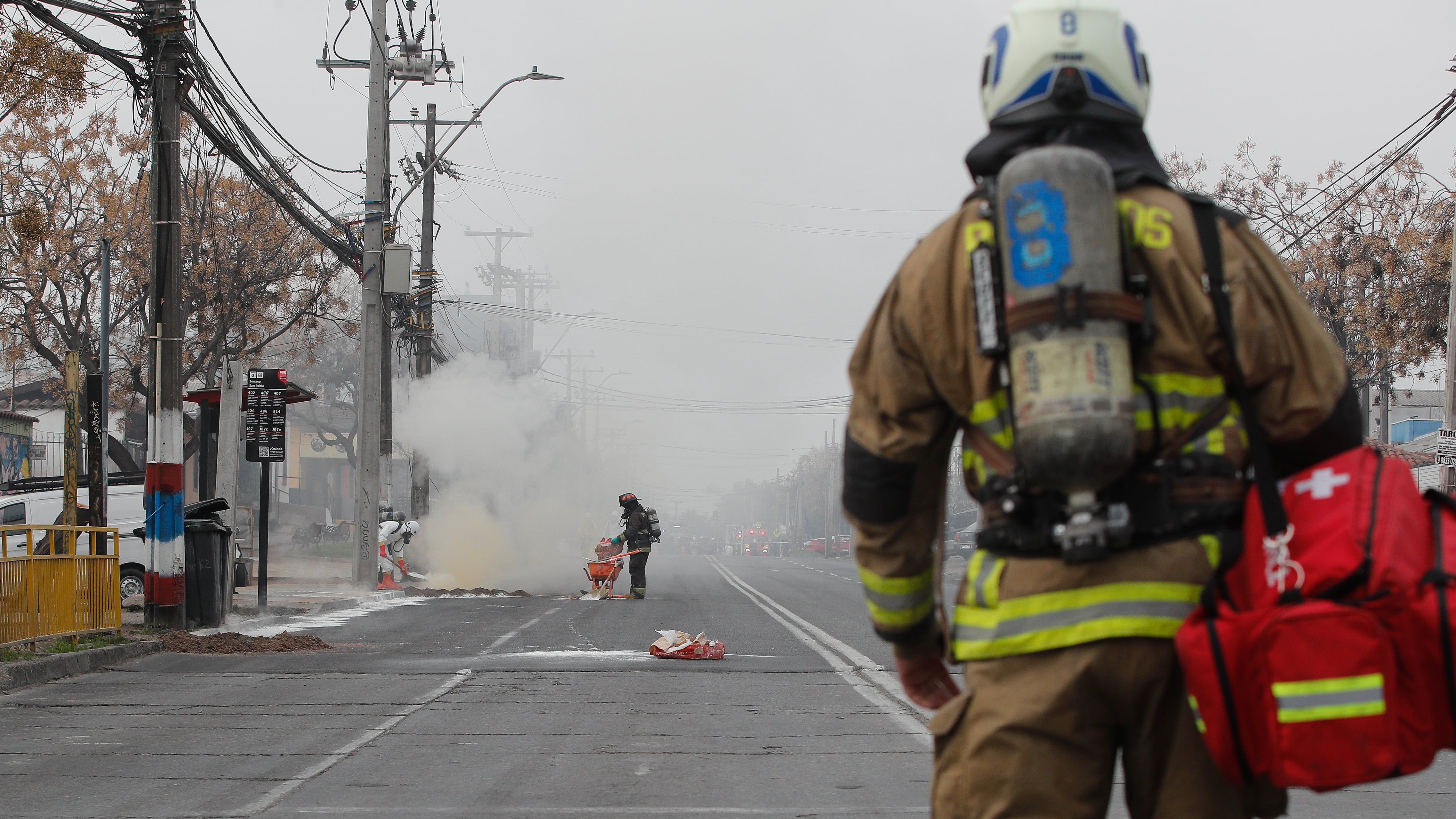 Derrame de Ácido Nítrico en Pudahuel | 14 DE AGOSTO DE 2024 / SANTIAGO
Accidente químico en Pudahuel, con maquinaria rompen un contenedor de ácido nitrico lo que provocó la evacuación del perímetro a la fuga
FOTO: DIEGO MARTIN /AGENCIAUNO